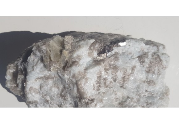 Krystaliczny kasyteryt w pegmatycie z Piławy Grn.