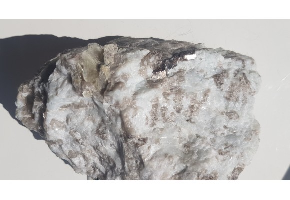 Krystaliczny kasyteryt w pegmatycie z Piławy Grn.