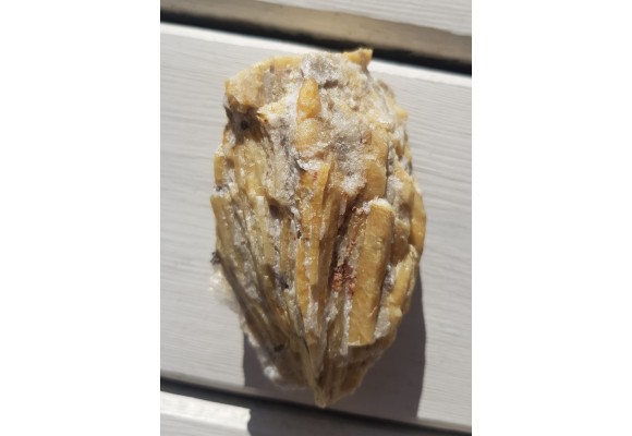 Wspaniały zrost żółtych kryształów berylu - "słońce berylowe"