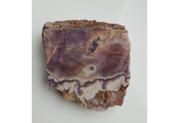 Intensywnie zabarwiony kwarc ametystowy w żyle