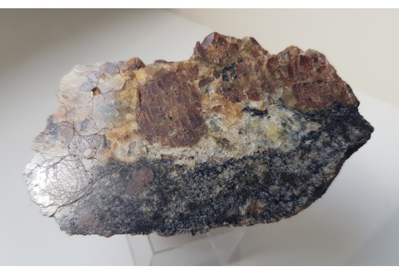 Granat z masywu Strzelina