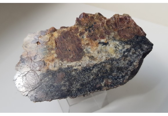 Granat z masywu Strzelina