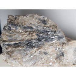 Pryzmatyn, rzadki boranokrzemian ze Szwecji