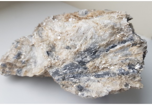 Pryzmatyn, rzadki boranokrzemian ze Szwecji