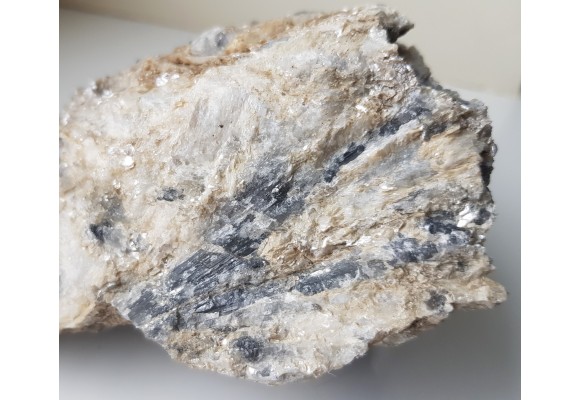 Pryzmatyn, rzadki boranokrzemian ze Szwecji