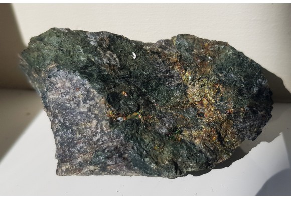 Skapolit i chalkopiryt w skarnie ze Svappavaary, Norrbotten (Szwecja)