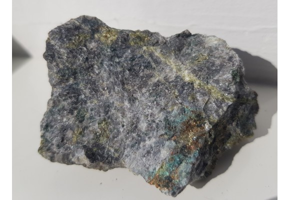 Skapolit i chalkopiryt w skarnie ze Svappavaary, Norrbotten (Szwecja)