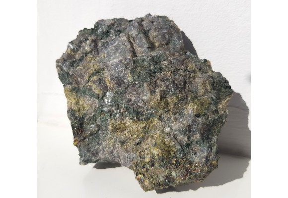 Skapolit i chalkopiryt w skarnie ze Svappavaary, Norrbotten (Szwecja)