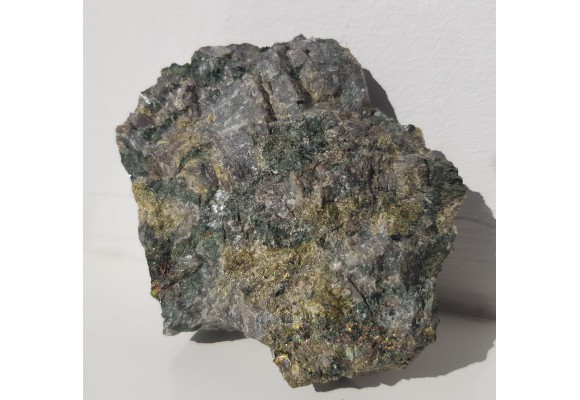 Skapolit i chalkopiryt w skarnie ze Svappavaary, Norrbotten (Szwecja)