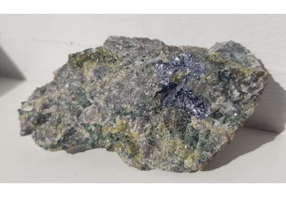 Skapolit, chalkopiryt i molibdenit w skarnie ze Svappavaary, Norrbotten (Szwecja)