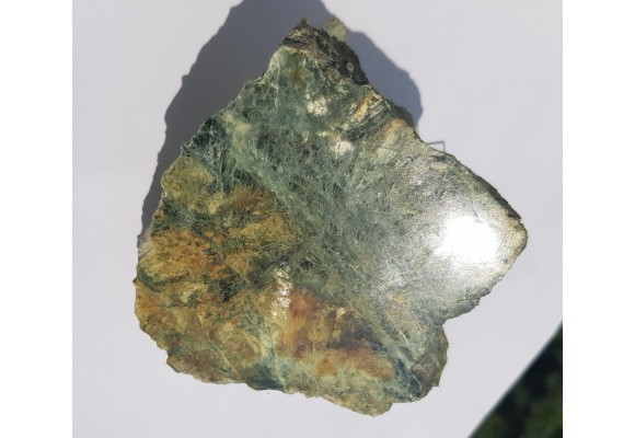 Iryzujący diopsyd ze Złotego Stoku