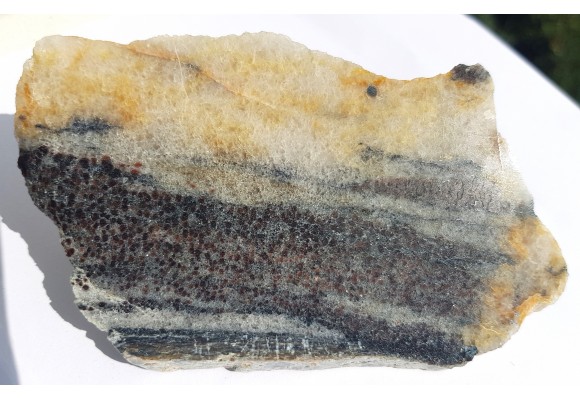 Gahnit (spinel cynkowy) z Gierczyna