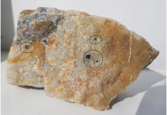 Gahnit (spinel cynkowy) z Gierczyna