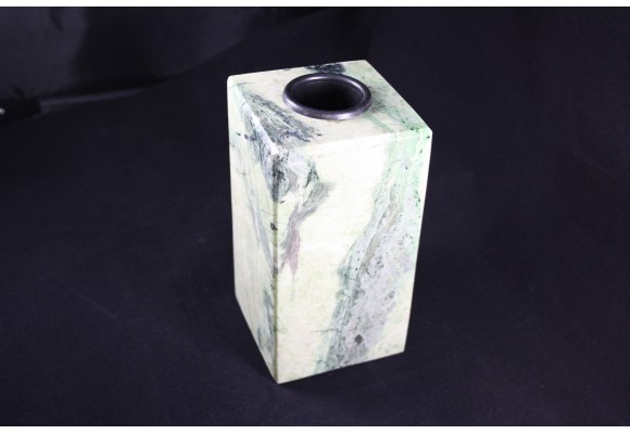 Wazon ozdobny z rodingitu