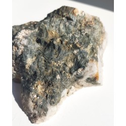 Wachlarzowe skupienia kryształów amfiboli z Kotliny k. Świeradowa Zdr.