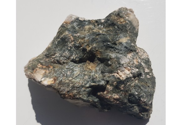 Wachlarzowe skupienia kryształów amfiboli z Kotliny k. Świeradowa Zdr.