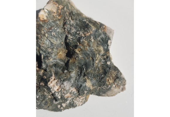 Wachlarzowe skupienia kryształów amfiboli z Kotliny k. Świeradowa Zdr.