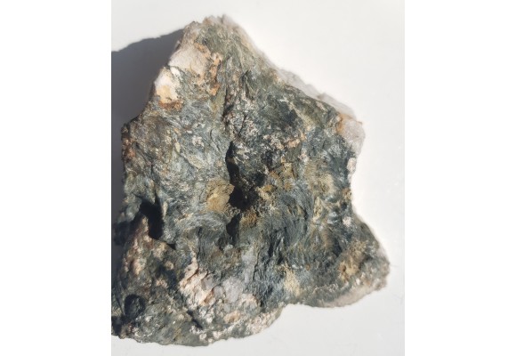 Wachlarzowe skupienia kryształów amfiboli z Kotliny k. Świeradowa Zdr.