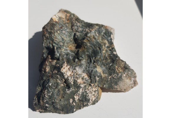 Wachlarzowe skupienia kryształów amfiboli z Kotliny k. Świeradowa Zdr.