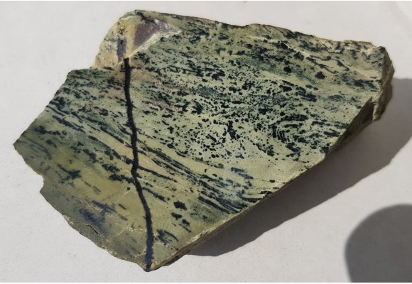 Pleonast (spinel) w fassaicie ze Słowacji