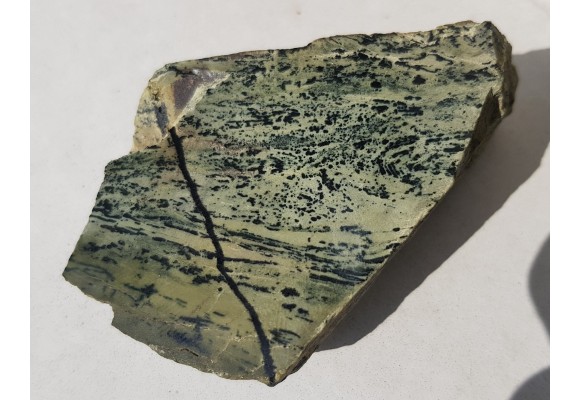 Pleonast (spinel) w fassaicie ze Słowacji