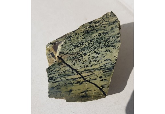 Pleonast (spinel) w fassaicie ze Słowacji