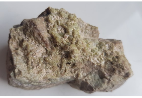 Krystaliczny wezuwian z Nasławic