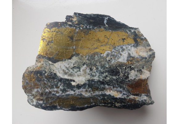 Polerowany fragment żyły kruszcowej z Miedzianki sudeckiej