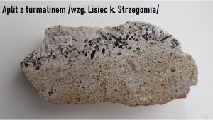 polerowany-okaz-aplitu-z-gory-lisiec-k-strzegomia